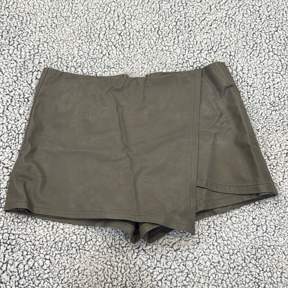 She+Sky, Faux Leather Gray Skort, Size L